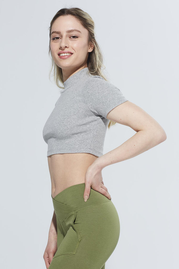 Organik Pamuk Crop T-Shirt, Dik Yaka Ribanalı - Laura